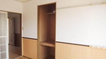 グランドールⅡの居間・リビング|洋室収納！