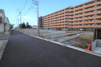 【前面道路含む現地写真】