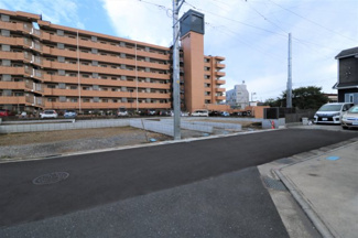 【前面道路含む現地写真】
