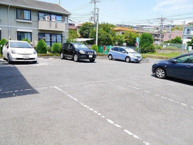 ラークハイムⅡの駐車場