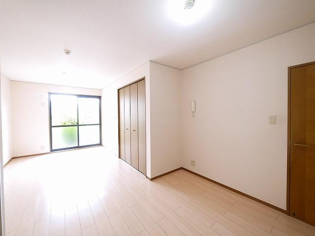 ラークハイムⅡの居間・リビング