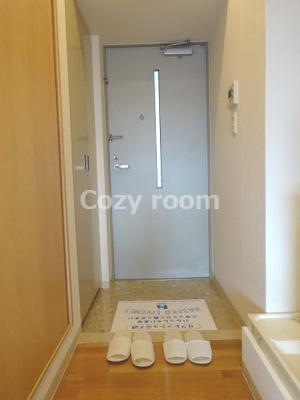 【玄関】 | ドゥーエ江坂Ⅱ | 明るい玄関です