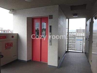 【その他共用部分】 | ドゥーエ江坂Ⅱ | 各フロアのエレベーターです。