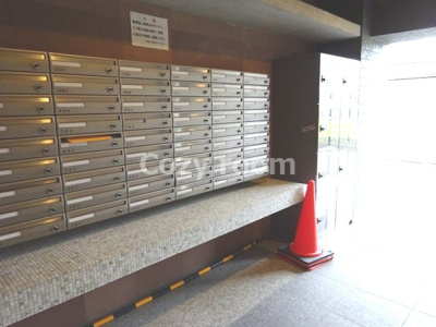 【設備】 | ドゥーエ江坂Ⅱ | 宅配ボックスとメールボックスです。