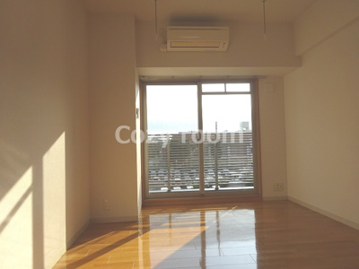 【居間・リビング】 | ドゥーエ江坂Ⅱ | こちらの居間で趣味の時間をお楽しみください