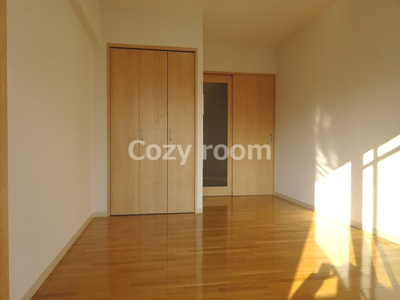 【居間・リビング】 | ドゥーエ江坂Ⅱ | ゆったりとしたリビングです