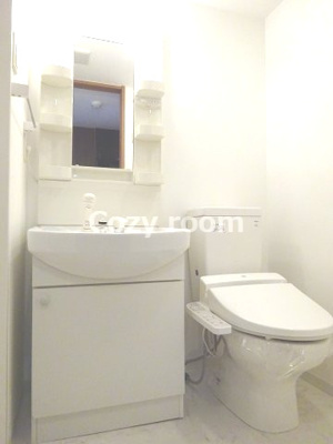 【洗面所】 | ドゥーエ江坂Ⅱ | 忙しい朝には欠かせない洗面所です