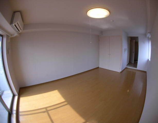 八戸ノ里ＨＩＲＯビルの洋室