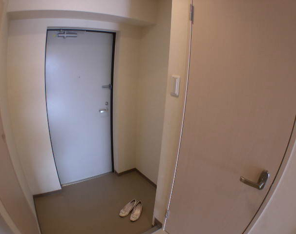 八戸ノ里ＨＩＲＯビルの玄関
