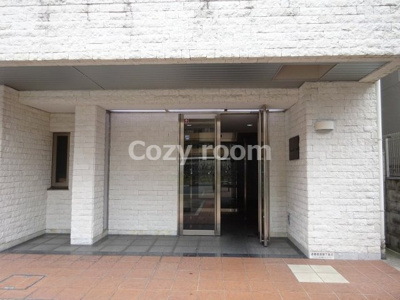 【エントランス】 | グレンパーク江坂Ⅱ | シンプルモダンなエントランスです