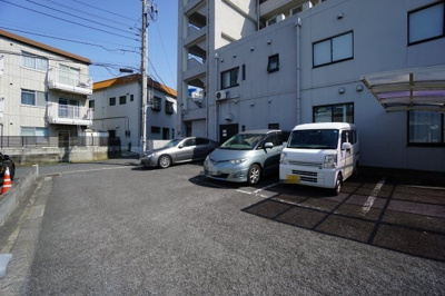 【駐車場】 | ヒーロービル | 駐車場です