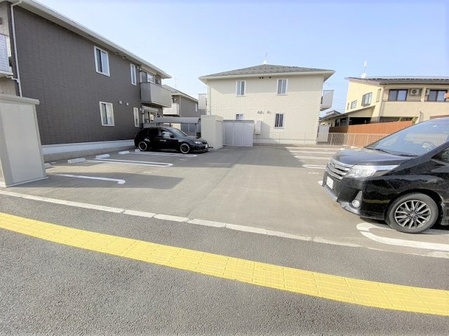 プレザントハウスM8の駐車場
