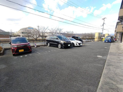 【駐車場】 | ロイヤルガーデン上牧Ｂ棟