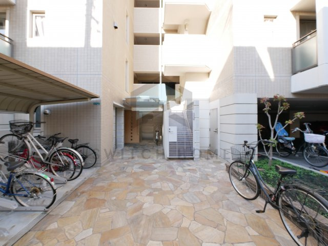 【エントランス】 | メゾン・ド・成屋大阪 | 建物の内部です