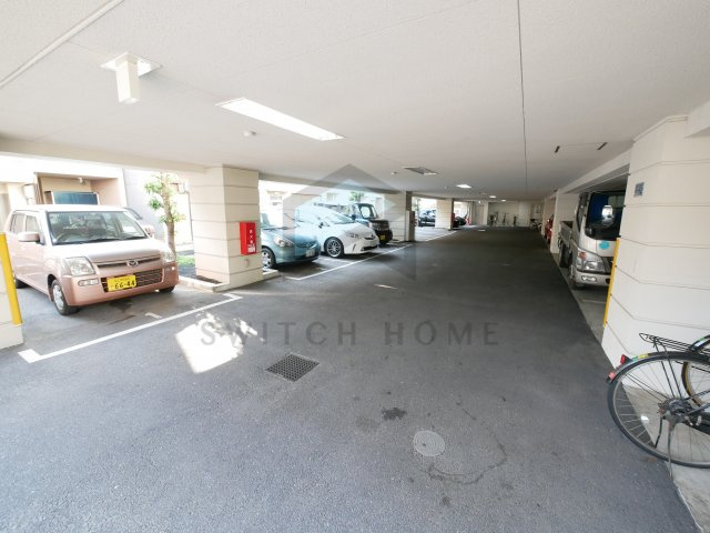 【駐車場】 | メゾン・ド・成屋大阪 | 駐車場に車を止められます