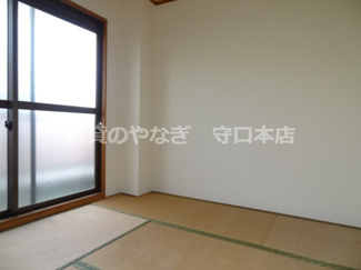 【内装】 | 第三光永住 | 畳の部屋の窓際でゆっくりしましょう。