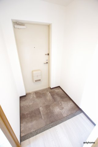 クロスロード　仲介手数料無料の玄関