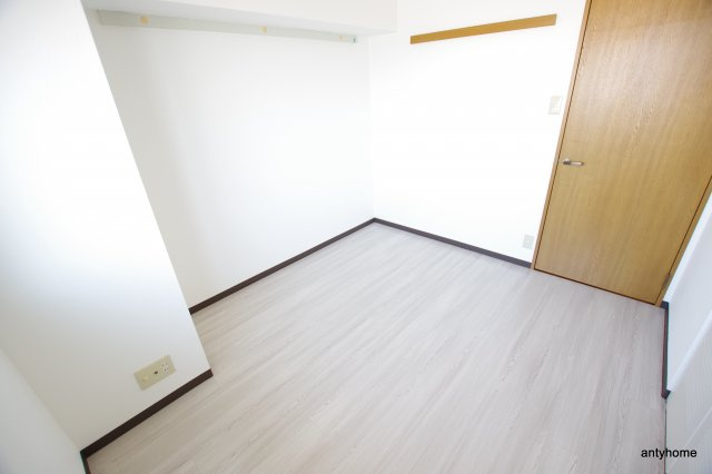 クロスロード　仲介手数料無料の洋室
