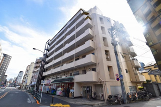 【外観】 | 重厚感のあるタイル張りの外観。