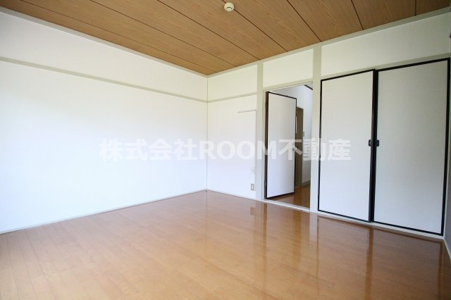 ガーデンNMの居間・リビング