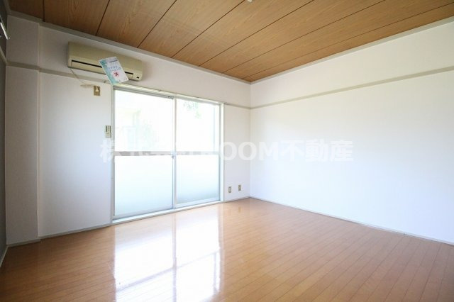 ガーデンNMの居間・リビング