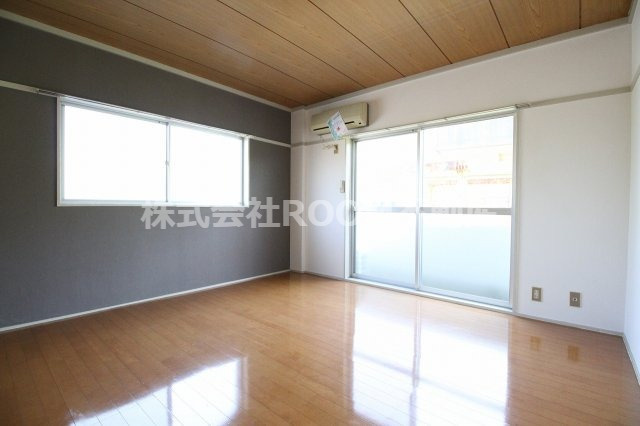 ガーデンNMの居間・リビング