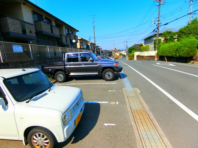 プランドールセレナの駐車場