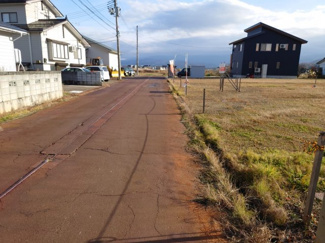 【前面道路含む現地写真】