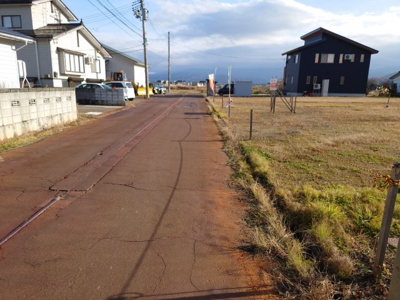 【前面道路含む現地写真】 | 米沢市矢来１丁目　分譲地
