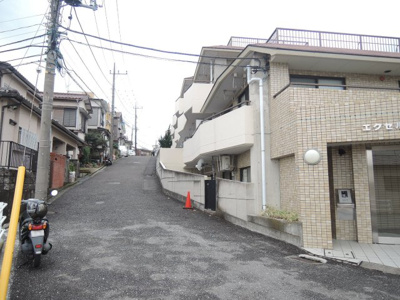 【周辺】 | エクセル弘明寺西 | 前面道路です。