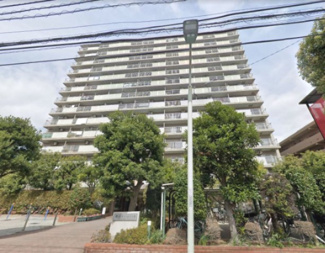 【外観】 | 総戸数296戸、昭和59年10月築のマンションです。
専有面積68.60平米、3LDKのお部屋となります。