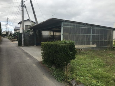 【駐車場】 | 佐久市岩村田庭園付中古住宅 | 北側光向かいにあるカーポートです（Ｐ３台可）