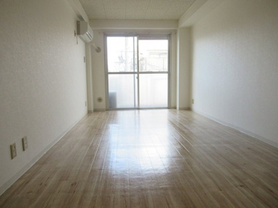 【寝室】 | メゾン朝日八戸ノ里（八戸ノ里賃貸） | 広い洋室です