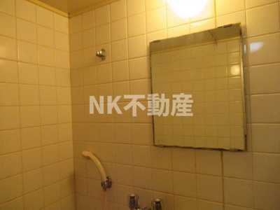 【浴室】 | メゾン朝日八戸ノ里（八戸ノ里賃貸） | お風呂に鏡があります