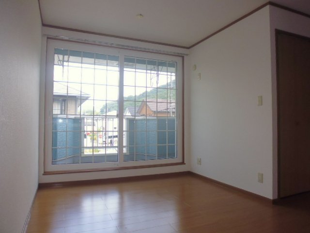 Ｃｒｅｓｔａｌｌ　ブルーベリーの居間・リビング