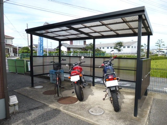 総社市井手のアパートのその他共用部分|自転車置き場
