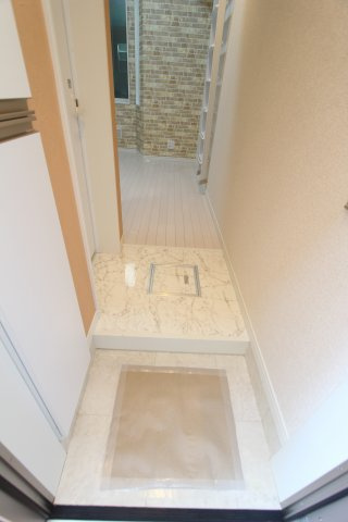 ユナイト高田ランペドゥーサの玄関|同タイプ参考写真です。