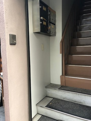 神田近藤ビルのエントランス