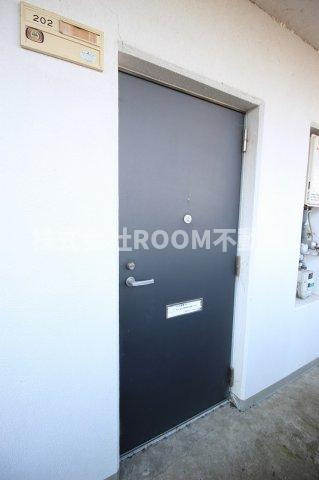 一万城マンションの玄関|明るい玄関です