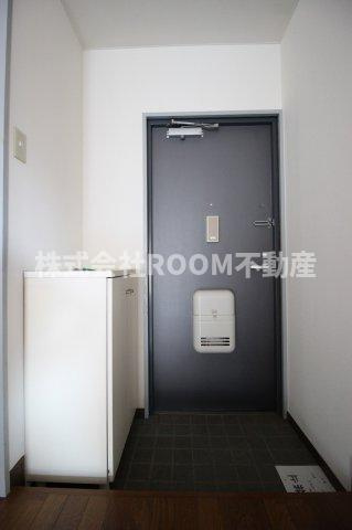 一万城マンションの玄関|収納もある玄関です