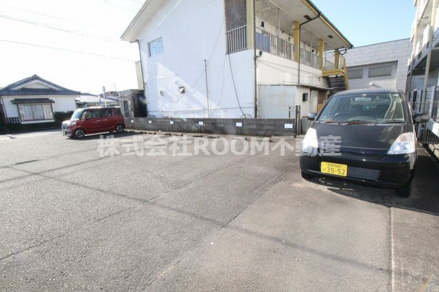 一万城マンションの駐車場|駐車場に車を止められます