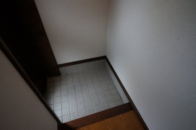 【玄関】 | トラパレス | 勝手口