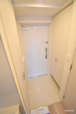 コンフォリア江坂広芝町　仲介手数料無料の玄関