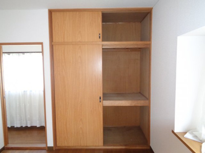 【収納】 | 佐藤貸住宅 | ２F　洋室6帖の収納
