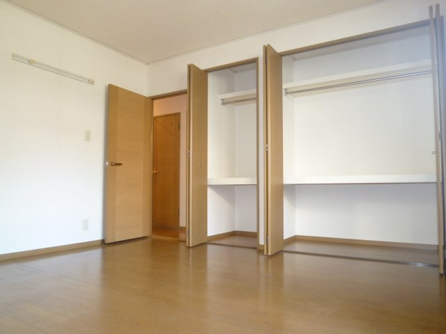 ヴィルヌーブ東櫛原【キャッシュバック対象物件】の収納|ちょっとした収納スペースも充実しています