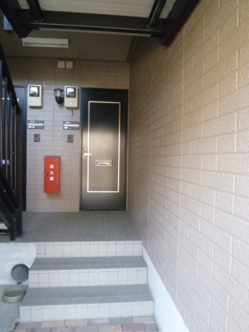 ヴィルヌーブ東櫛原【キャッシュバック対象物件】のエントランス|落ち着いたエントランスです