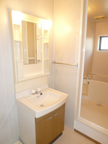 ヴィルヌーブ東櫛原【キャッシュバック対象物件】の独立洗面台|朝の身支度には欠かせない独立洗面化粧台