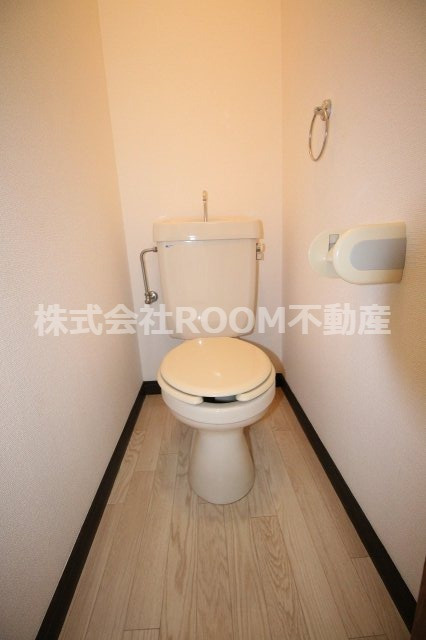 メイプルコート広原のトイレ|落ち着いた色調のトイレです