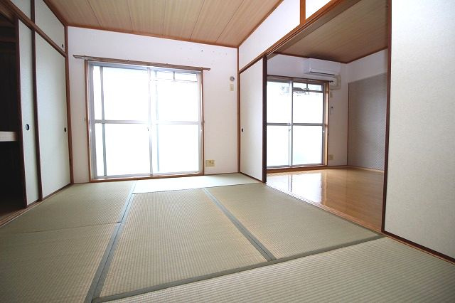 アーバンハイツ上町の和室|明るい和室です