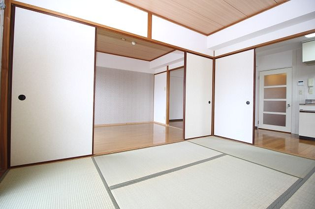 アーバンハイツ上町の和室|和室ならではの温かな和の空間で寛ぎの時間を過ごせます